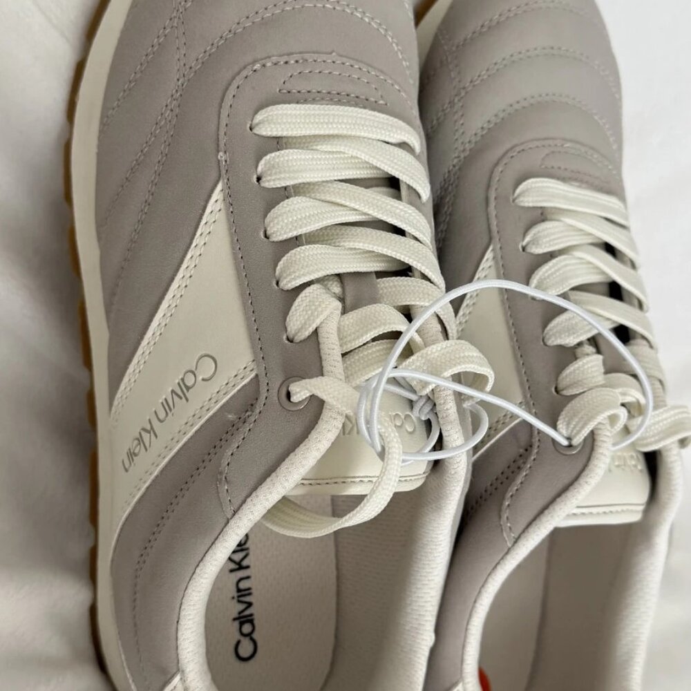 Calvin Klein Women's Koccallena-R Gray White Lace Up Sneakers 11 M NWOB - Picture 5 of 10